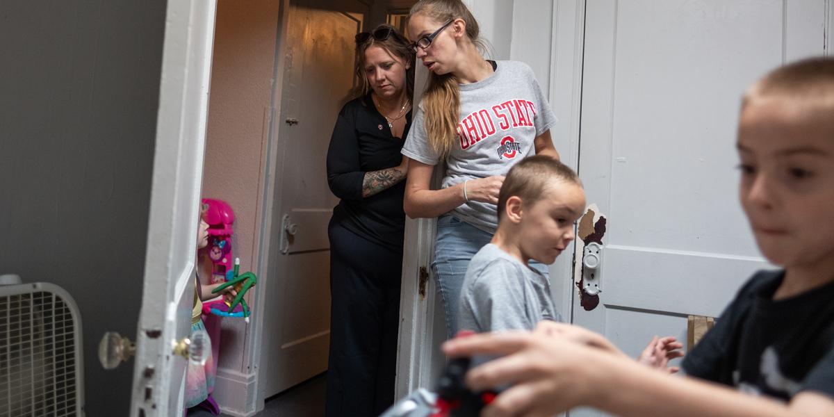 Elizabeth Helton (right) talks with OSU Extension team member Genesis Horstman while watching Elizabeth's children Sabrina, Carter and Alex put their toys away. (Corey Wilson)